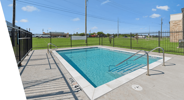 ensign-apartments-pool-ennis