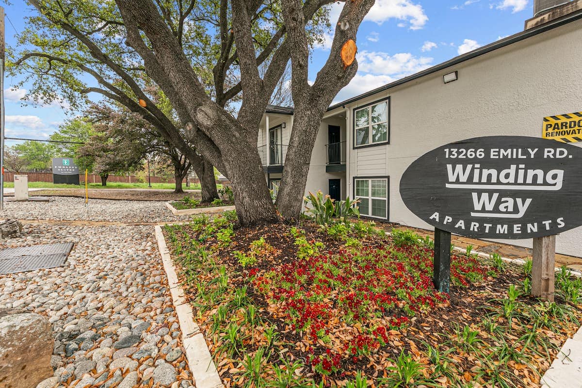 winding way apartments sign landscaping
